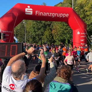 Bestes Lauf-Wetter beim Start zum 20. Einstein-Marathon in Ulm.