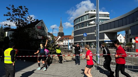 Endspurt: Von Neu-Ulm waren es nur noch wenige Schritte bis zum Zieleinlauf auf dem Ulmer Münsterplatz.