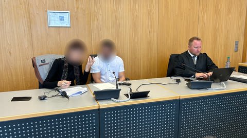 Ein 32-Jähriger steht wegen schweren Raubes in Blaustein vor dem Landgericht in Ulm. 