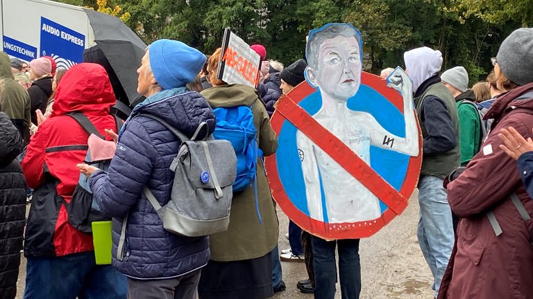 Tausende Menschen demonstrierten am Wochenende gegen den AfD-Parteitag in Ulm - auf teils kreative Art und Weise. 