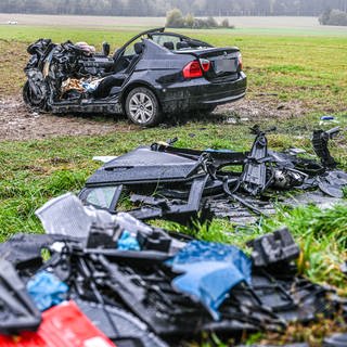 Bei dem Unfall bei Königsbronn-Zang (Kreis Heidenheim) wurden zwei Menschen schwer verletzt.