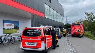 Rettungskräfte vor einem Supermarkt in Aalen