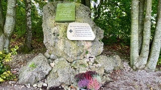 Das Denkmal in Blaustein erinnert an den Ort, an dem Erwin Rommel vor achtzig Jahren das Gift nehmen musste. 