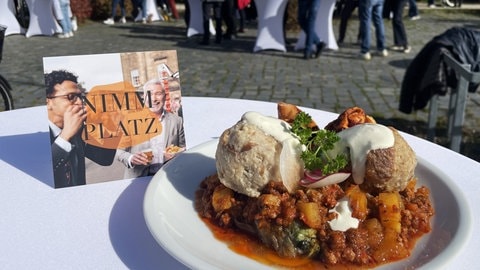 Käseknödel mit Gemüseragout aus geretteten Lebensmitteln vom Sternekoch Andres Widmann persönlich. 