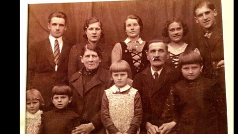 Gruppenbild mit Cäcilia Chernowska (oben Mitte), polnische Zwangsarbeiterin in Lauchheim