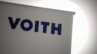 Das Logo der Firma Voith: Geschäftsführung und Betriebsrat haben sich auf den Erhalt von 30 Arbeitsplätzen bei Voith Hydro in Heidenheim geeinigt. (Archivbild)