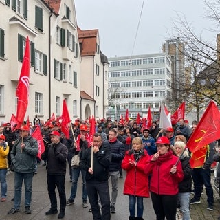 Am Donnerstag werden die Warnstreiks in der Metall- und Elektroindustrie in Ulm fortgesetzt. Dort hat die IG Metall auch eine Kundgebung organisiert. 