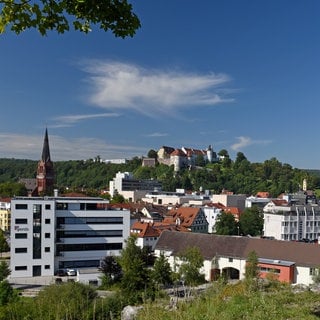 Seit dem 19. Jahrhundert ein wichtiger Wirtschaftsstandort in Ostwürttemberg: Die Stadt Heidenheim. Doch angesichts von Arbeitsplatzabbau und Verlagerung blicken Unternehmen und Gewerkschaft mit Sorge auf die Zukunft des Industriestandorts.