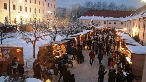 Auch das Kloster Roggenburg wird wieder zum Anziehungspunkt für Menschen, die gerne in Weihnachtsstimmung kommen wollen.