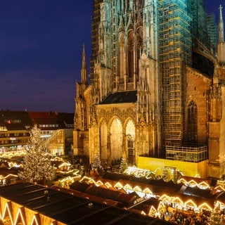 Rund eine Millionen Menschen besuchen jährlich den Weihnachtsmarkt in Ulm, 2024 dauert er von Montag, 25. November bis Montag, 22. Dezember.