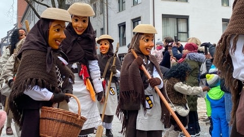 Auch die Wernauer "Brotloible" beteiligten sich am Ulmer Narrenumzug.