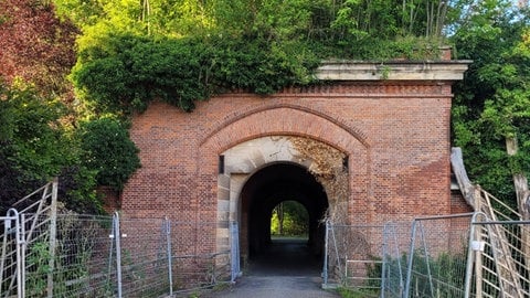 Das Memminger Tor ist ein Teil der der Bundesfestung Ulm auf Neu-Ulmer Seite