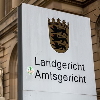 Vor dem Landgericht Ulm beginnt ein Prozess gegen einen 54-jährigen Mann aus Rammingen wegen Geiselnahme und sexuellem Übergriff auf seine Ex-Freundin (Symbolbild).