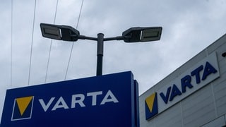 Über der Zentrale von VARTA in Ellwangen ziehen dunkle Wolken auf. Die Kleinaktionäre des Batterieherstellers haben Verfassungsbeschwerde eingelegt.