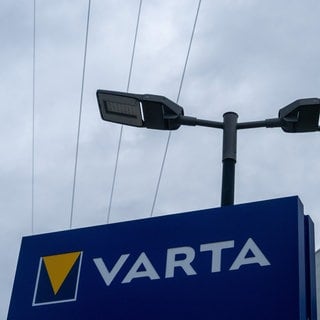 Über der Zentrale von VARTA in Ellwangen ziehen dunkle Wolken auf. Die Kleinaktionäre des Batterieherstellers haben Verfassungsbeschwerde eingelegt.