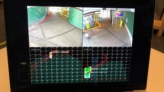 Das Modellprojekt "Digitaler Begleiter" soll das Problemviertel Lederhof in der Nähe des Ulmer Hauptbahnhofs sicherer machen. Dazu analysiert die eingesetzte KI (Künstliche Intelligenz) von Videokameras aufgezeichnete Bewegungsabläufe und löst gegebenfalls Alarm aus. 