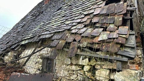 Hier bröckelt es ganz schön. Eine Renovierung des Hauses in Dornstadt-Bollingen wäre viel zu teuer.