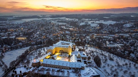 Das Schloss Ellwangen von oben. Erstmals darf rund um den Bereich des Schlosses in Ellwangen kein Feuerwerk gezündet werden. Die Stadt hat die Böllerverbotszone erweitert.