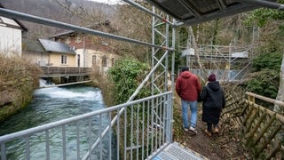 Der Blautopf ist seit Mittwoch wieder für Besucherinnen und Besucher geöffnet. Zwei Brücken machen ihn zugänglich