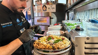 Die Pizza als Kunstwerk - Francesco del Tufo ist Europameister der Pizzabäcker. 