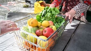 Einkauf im Supermarkt - Einkaufskorb
