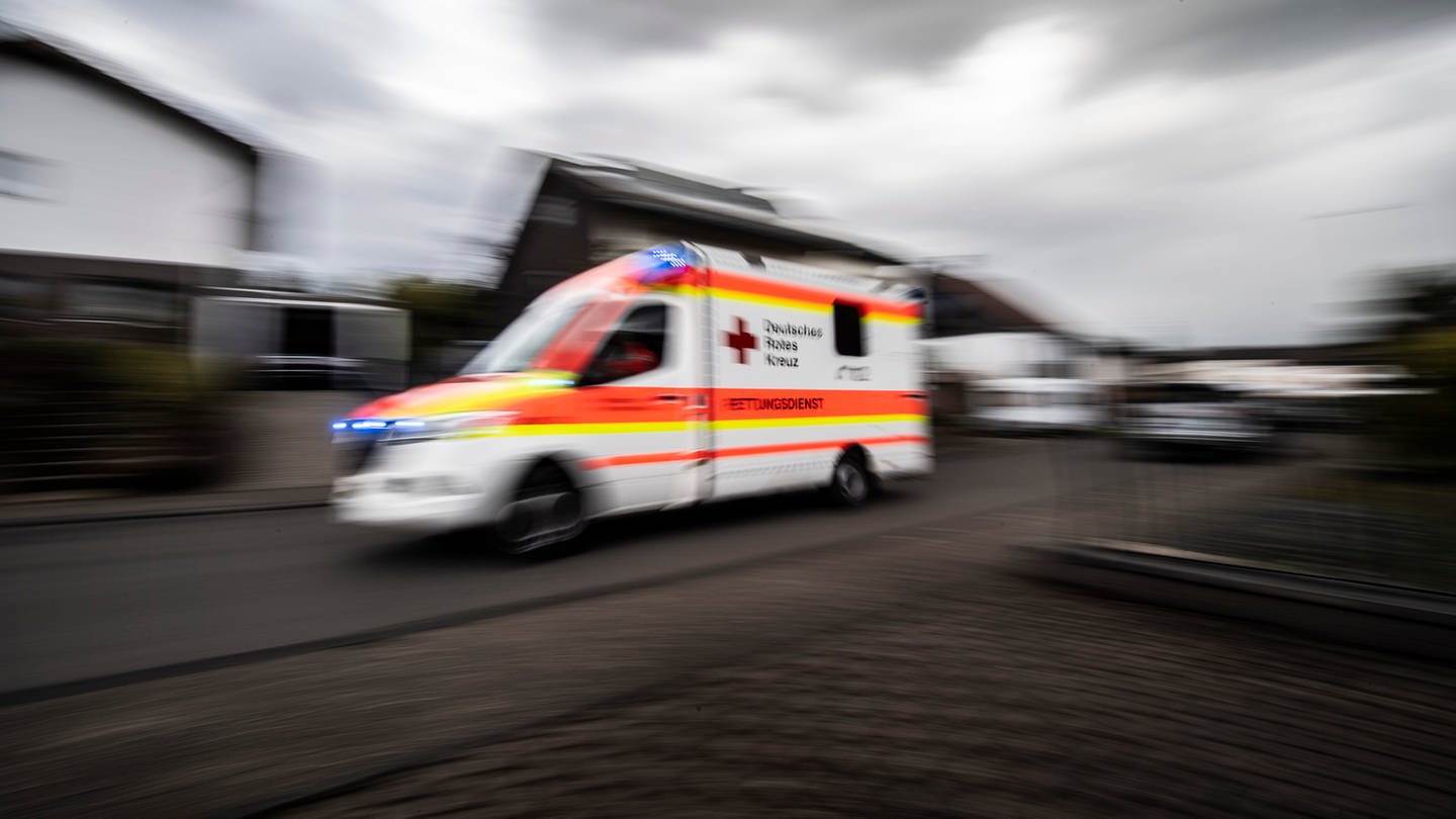 Ein Krankenwagen des Deutschen Roten Kreuzes