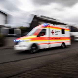 Ein Krankenwagen des Deutschen Roten Kreuzes