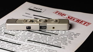 Symbolfoto: Minox C Kamera - mit den Kleinstbildkameras von Minox verbindet sich das klassische Modell einer Geheim- oder Spionagekamera.