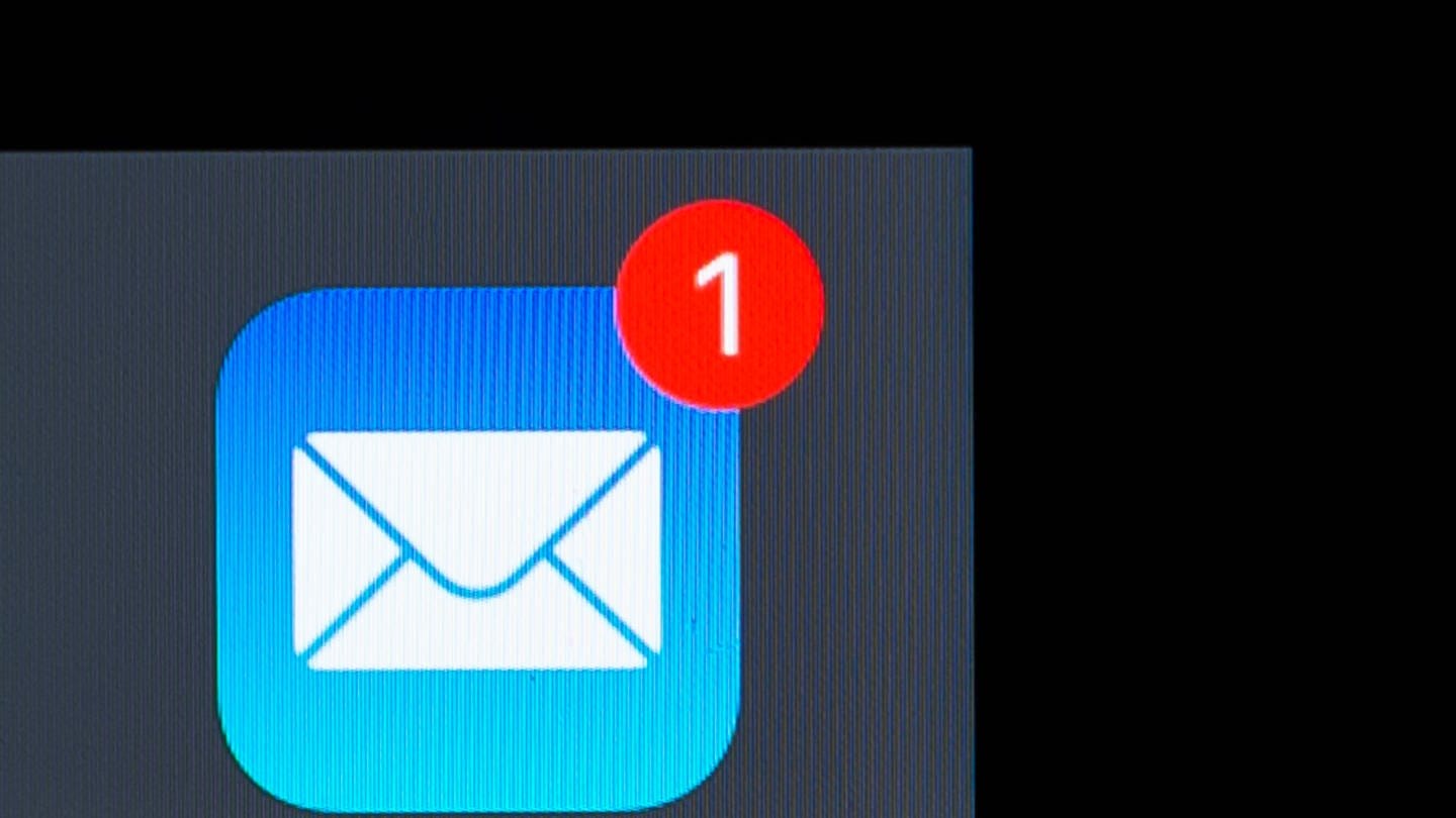 Das E-Mail-Symbol des Iphones zeigt: Eine Nachricht ist angekommen