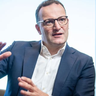 Jens Spahn: „Mir läge es nicht, mich hinzustellen und zu singen“