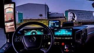 Blick aus dem Führerhaus eines Mercedes-LKW der Spedition Barth in Laupheim (Screenshot)