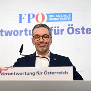 Österreichs FPÖ-Chef Herbert Kickl spricht während einer Pressekonferenz anlässlich der bevorstehenden Koalitionsverhandlungen mit der ÖVP in Wien.