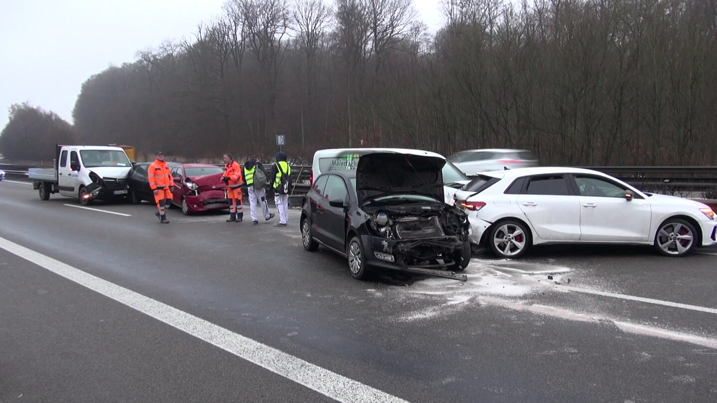 Kettenreaktion Führt Zu Unfall Auf A61 - SWR Aktuell