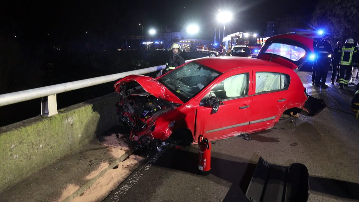 Schwerer Verkehrsunfall In Idar-Oberstein - SWR Aktuell