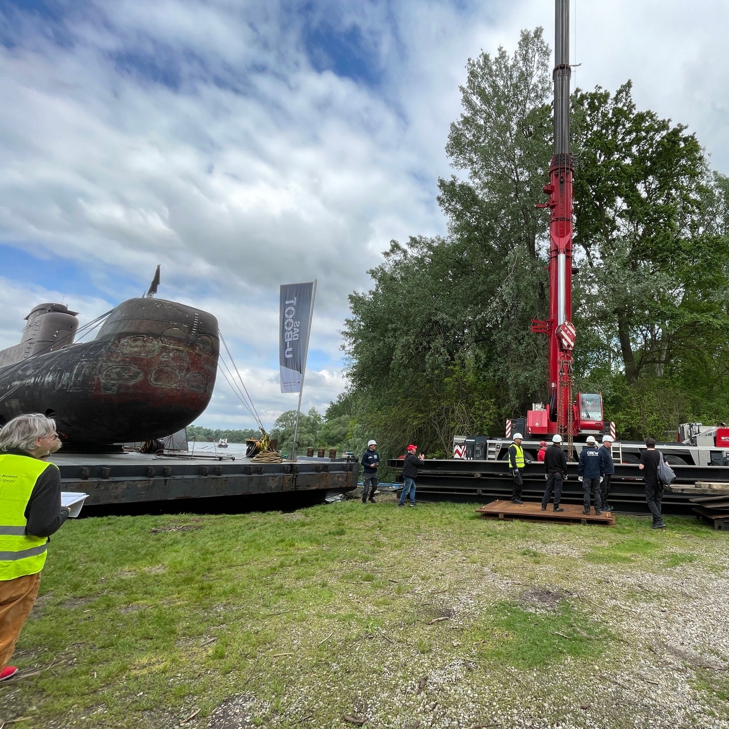 U-Boot läuft im Naturhafen Speyer ein - SWR Aktuell