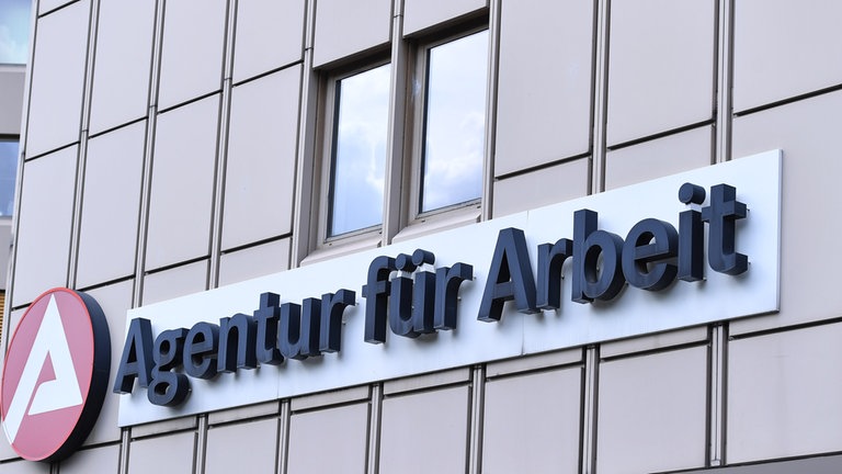 Arbeitslosigkeit In RLP: 12.200 Arbeitslose Mehr Als Im Mai 2022 - SWR ...