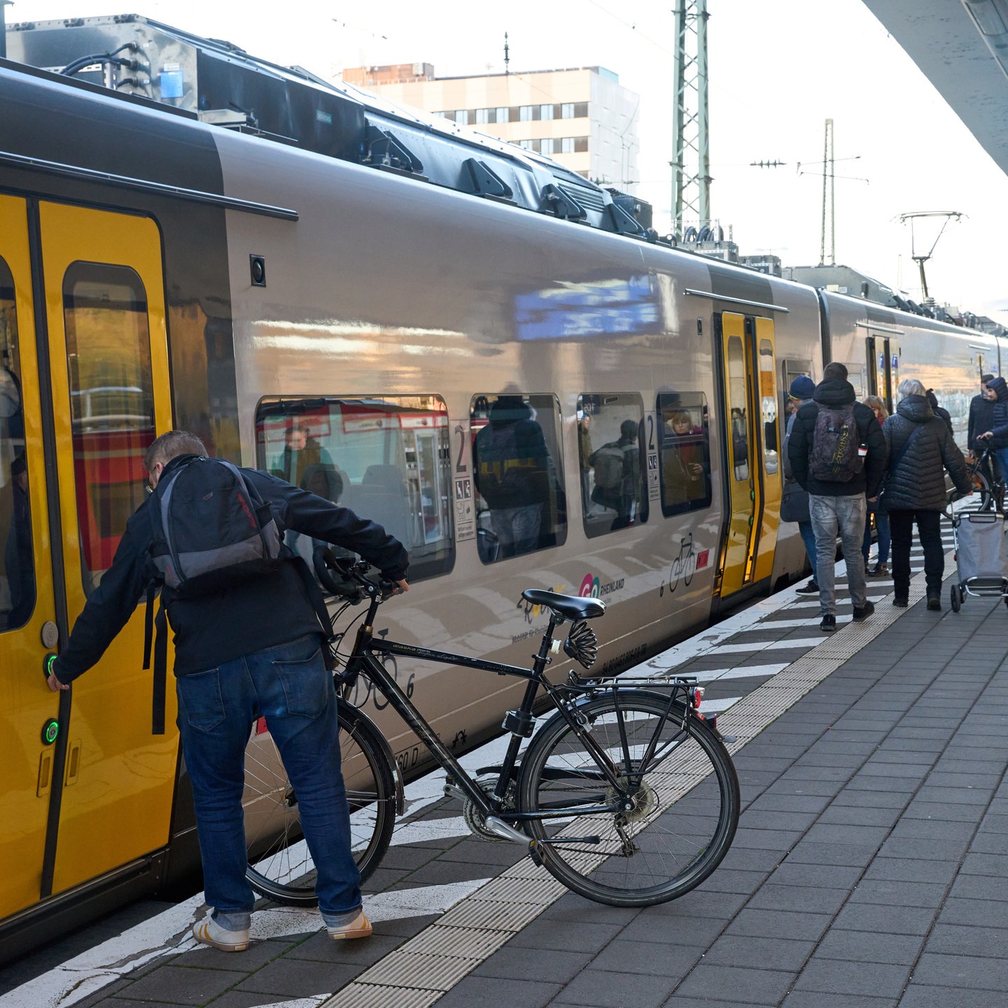 Doch Kein Bahnstreik? - Tarifgespräche Bahn Und EVG Gehen Weiter - SWR ...