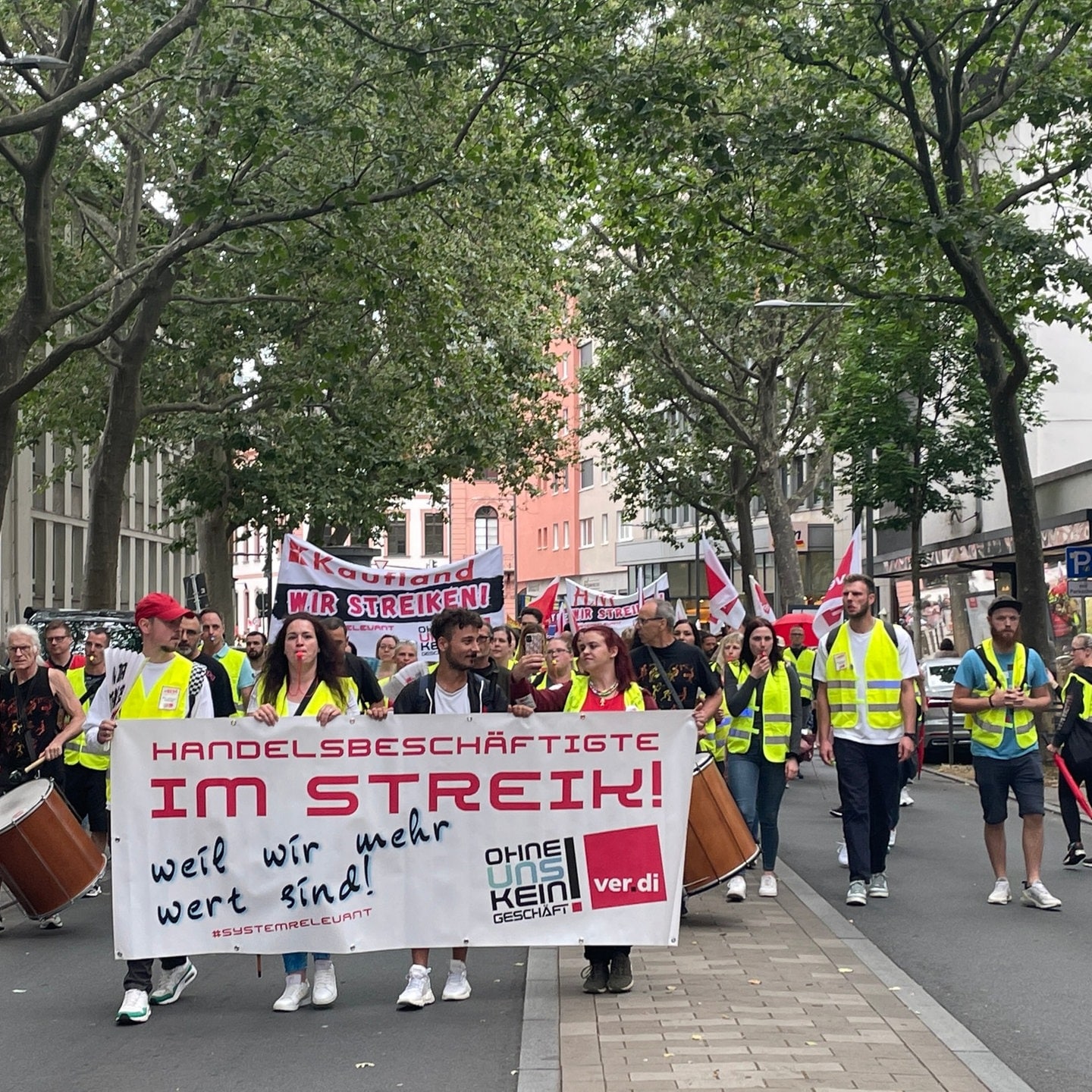 Rund 800 Beschäftiigte Bei Warnstreiks Im RLP-Einzelhandel - SWR Aktuell