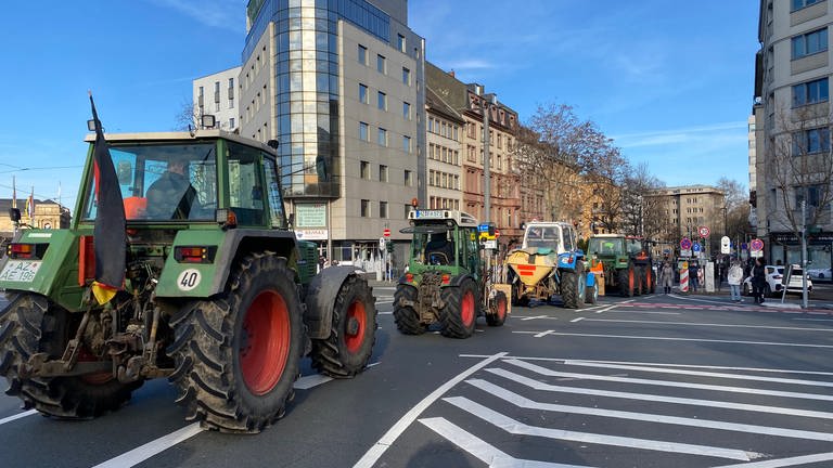 Bauernproteste: Knapp 1000 Landwirte bei Kundgebung in Koblenz - SWR Aktuell
