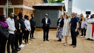 Die rheinland-pfälzische Ministerpräsidentin Malu Dreyer (SPD) besucht mit einer Delegation einen Pflegeschule in Ruli in Ruanda.