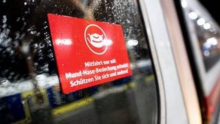 In Zügen der Deutschen Bahn müssen weiterhin Masken getragen werden