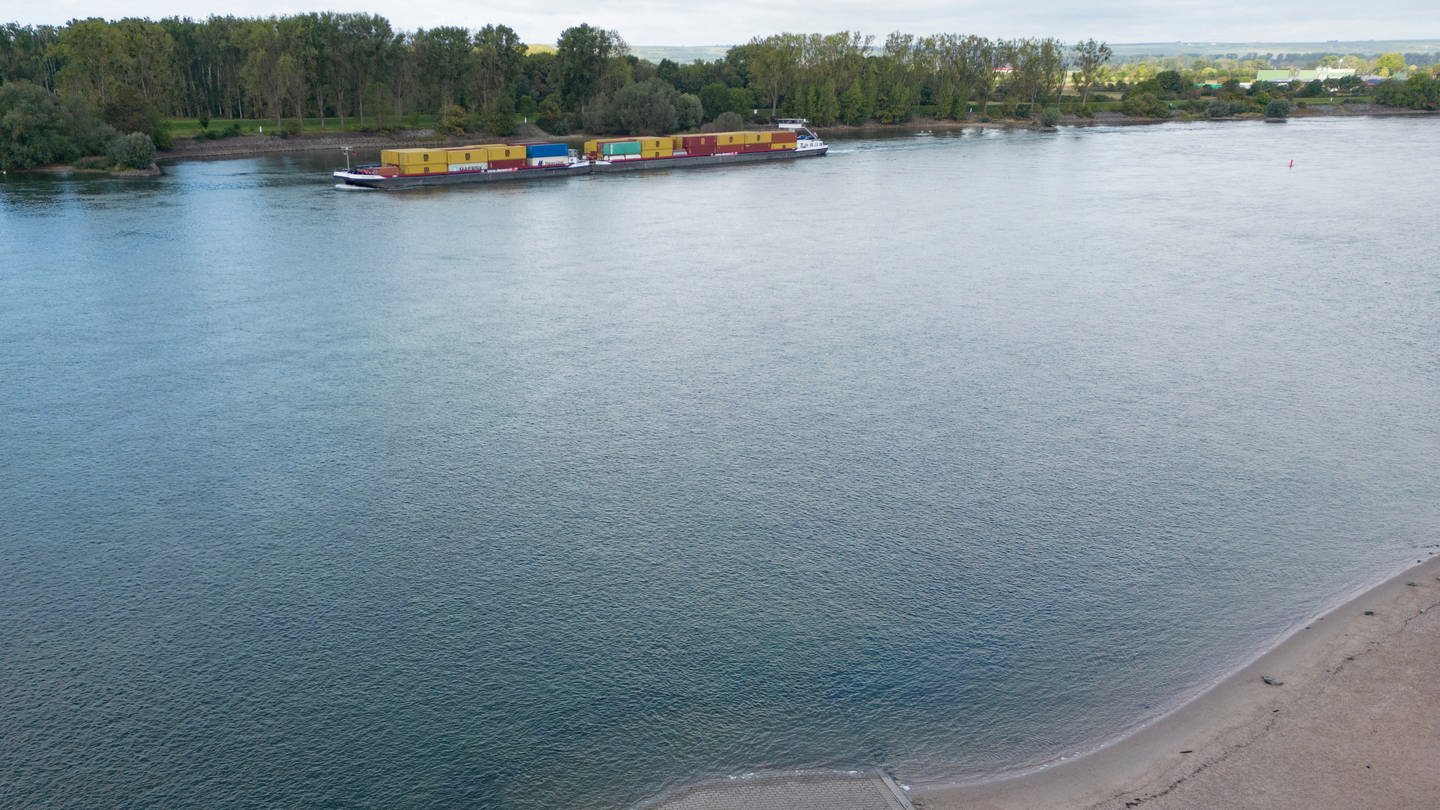 Niedrigwasser am Rhein: Lage entspannt sich etwas