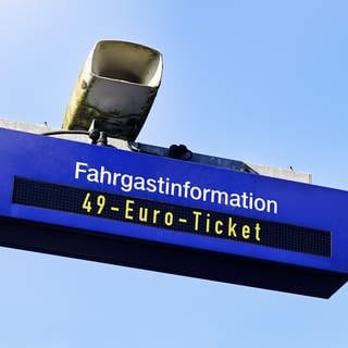 Das 49-Euro-Ticket soll nun spätestens zum 1. April 2023 starten. Darauf verständigten sich die Verkehrsministerinnen und -minister von Bund und Ländern auf einer Sonderkonferenz.