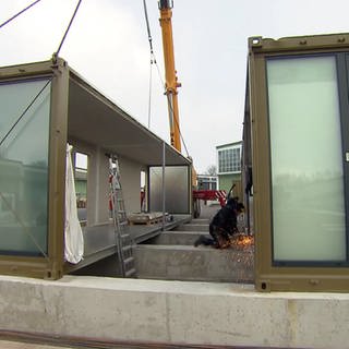 Bauarbeiten an Containerhotel