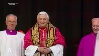 Ratzinger nach seiner Wahl zum Papst