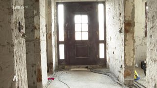 Tür im zerstörten Haus von Ahrtal