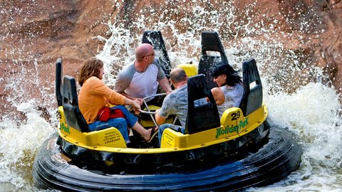 Die Fahratraktion Donnerfluss im Holiday Park Haßloch