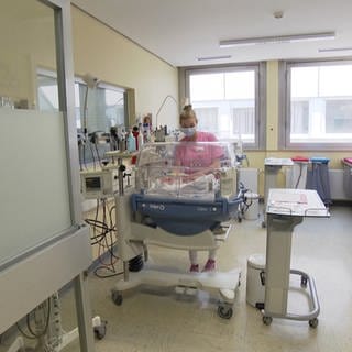 Krankenschwester in Babystation