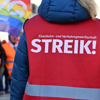 Für Freitag hat die Gewerkschaft EVG Warnstreiks bei der Bahn angekündigt