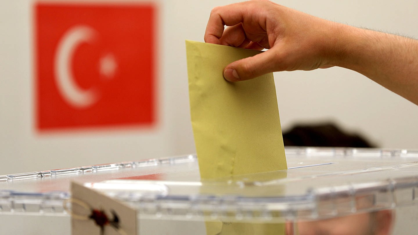 Urne für Türkei-Wahl in Deutschland